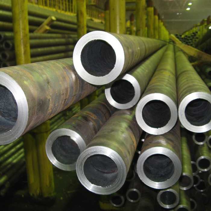 Труба бесшовная горячедеформированная 127х8 мм